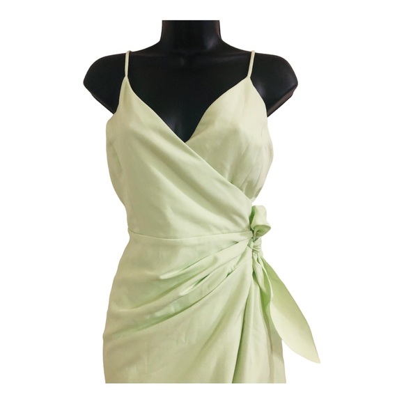 BCBGeneration green V-Neck asymmetrical tie waist tulip Wrap Dress size 6 new - Picture 13 of 13